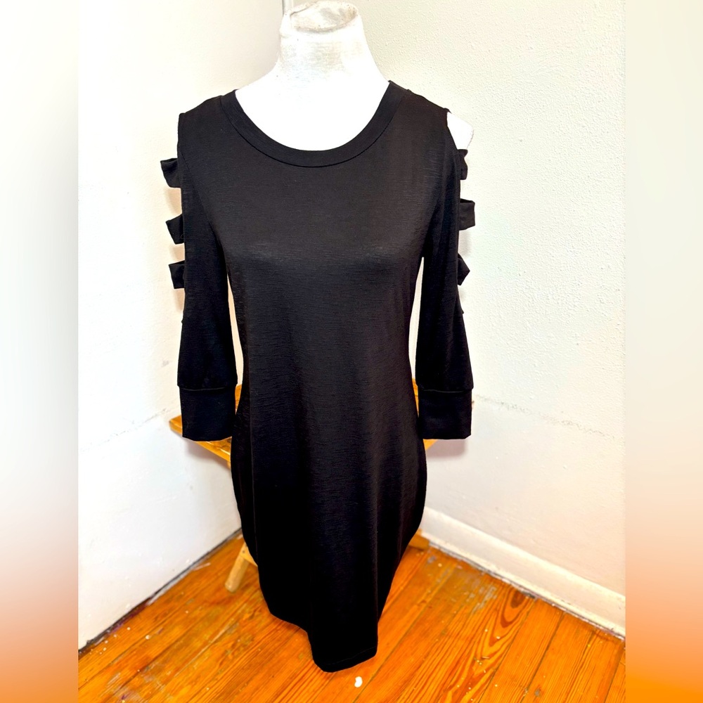 Design Lab Cutout Sleeve Dress